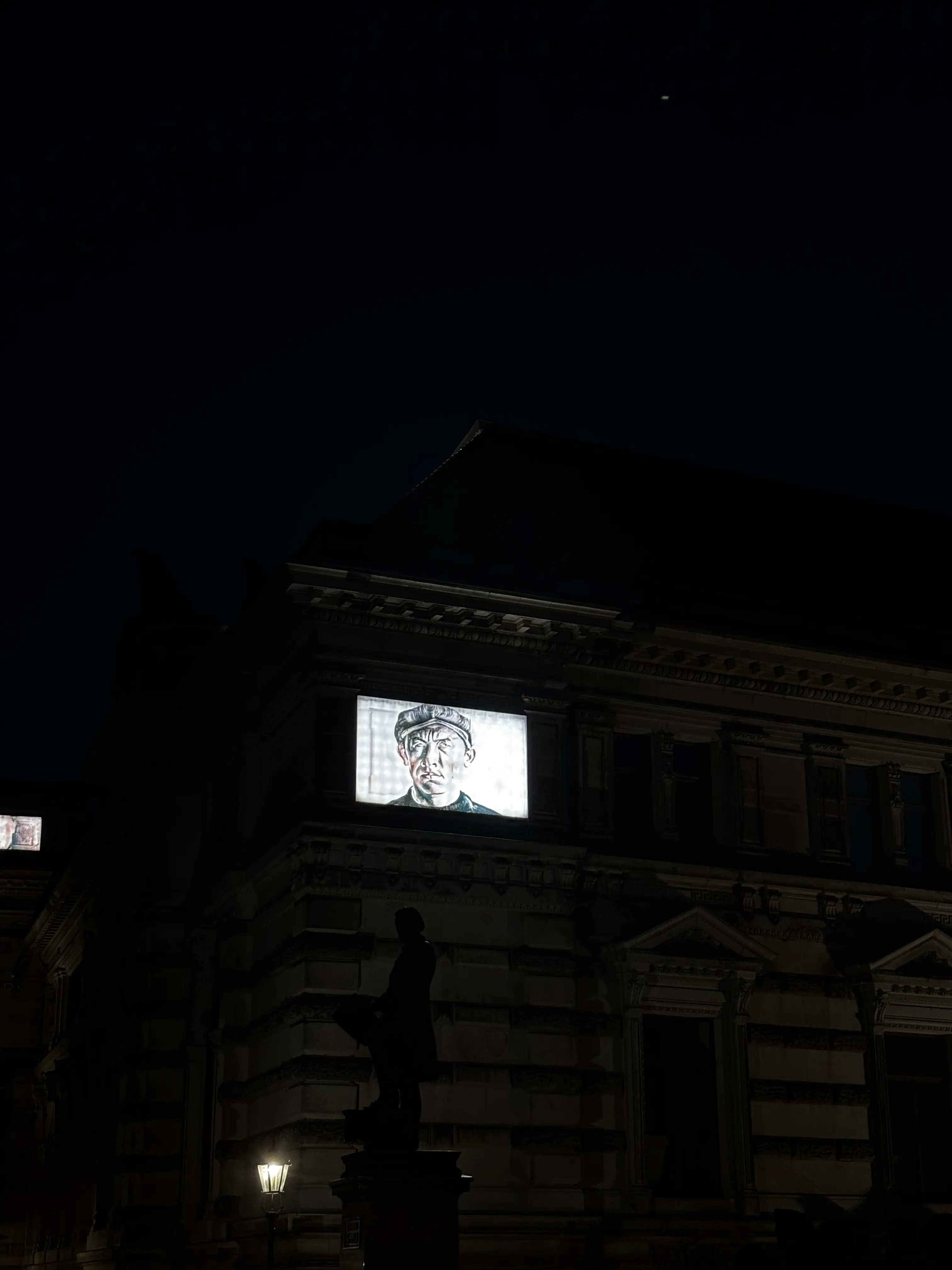 Dresden at night: Random installation